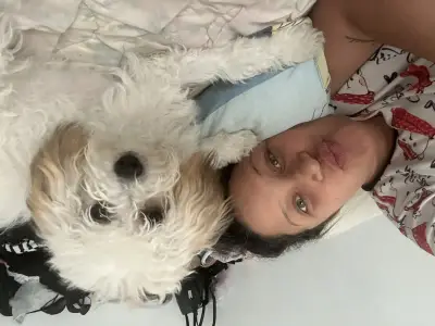 Foto de Kira Valentina, reunida con su familia